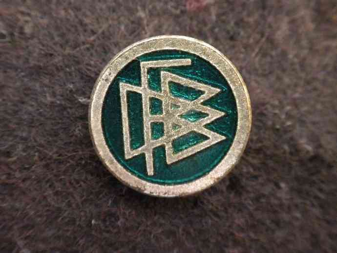 DFB rund, silberne Buchstaben, gr&uuml;ner Grund, emailliert