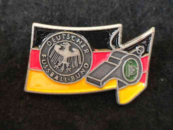 DFB Schiedsrichternadel